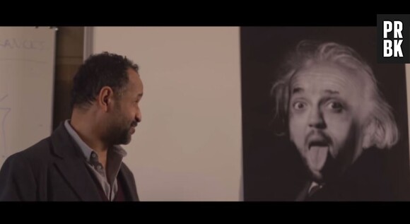 John Rachid en Albert Einstein dans une vidéo promotionnelle du film Projet Almanac