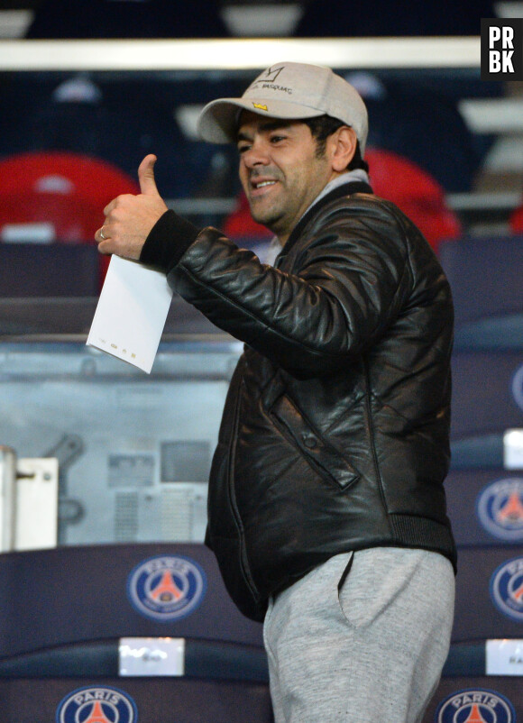 Jamel Debbouze assiste au match PSG vs Chelsea, le 17 février 2015 au Parc des Princes