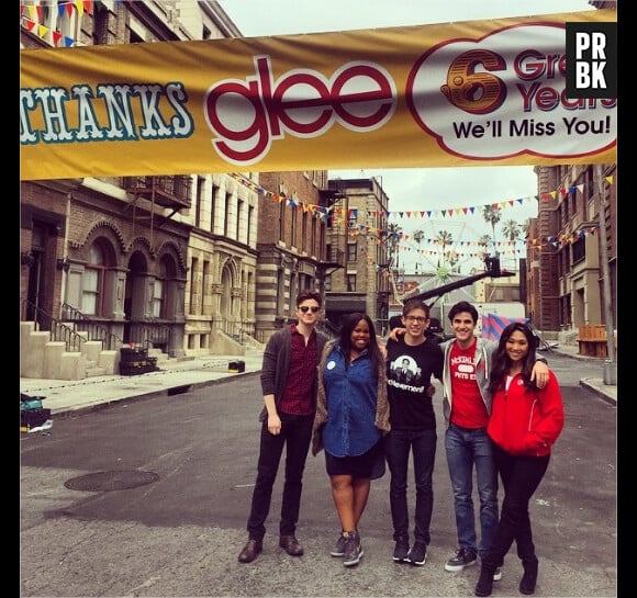 Glee saison 6 : Chris Colfer, Amber Riley, Kevin McHale, Darren Criss et Jenna Ushkowitz fêtent la fin du tournage