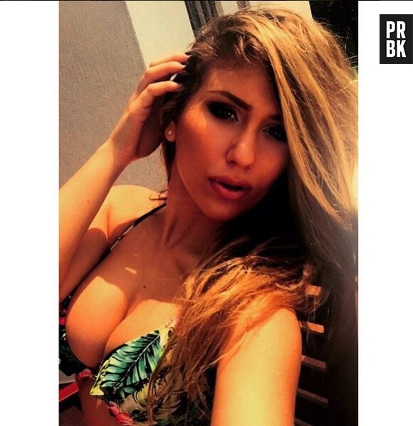 Eglantine (Les Princes de l'amour 2) sexy en bikini sur Instagram, le 24 février 2015