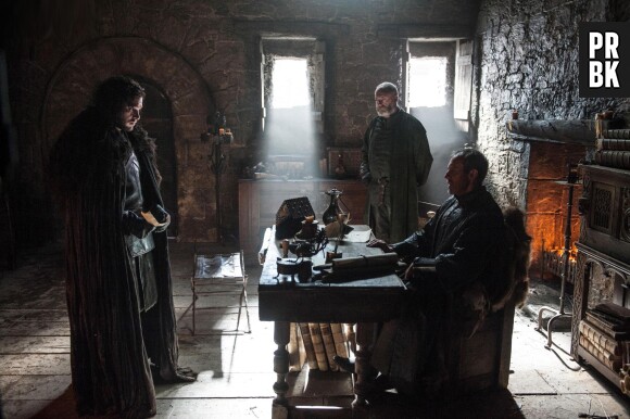 Game of Thrones saison 5 : Kit Harington (Jon Snow), Stephen Dillane (Stannis Baratheon) et Liam Cunningham (Davos Seaworth) sur une photo