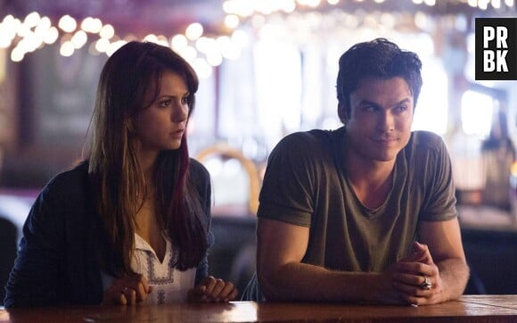 The Vampire Diaries : Damon et Elena sur une photo