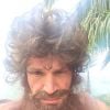 Benjamin Castaldi barbu en Robinson Crusoé pour Tahiti Quest 2