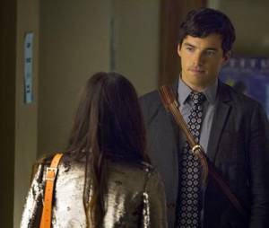Pretty Little Liars saison 5 : 3 choses qui prouvent que Ezra est A