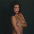 Kim Kardashian nue dans l'émission L'incroyable famille Kardashian