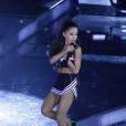  Ariana Grande sexy sur sc&egrave;ne pendant un concert 