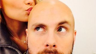 Jean-Baptiste Shelmerdine devient chauve et répond aux rumeurs de couple avec Joy Esther