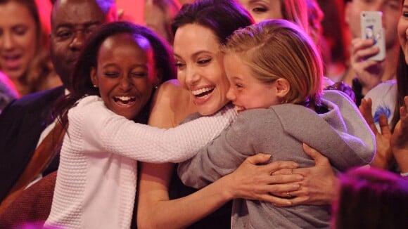 Angelina Jolie adorable avec ses filles, les Beckham... : les photos des Kids Choice Awards 2015