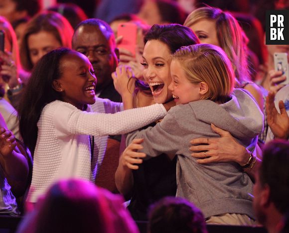 Angelina Jolie avec ses filles Zahara et Shiloh aux Kids Choice Awards 2015, le 28 mars 2015 à Los Angeles