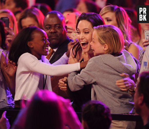 Angelina Jolie avec ses filles Zahara et Shiloh aux Kids Choice Awards 2015, le 28 mars 2015 à Los Angeles