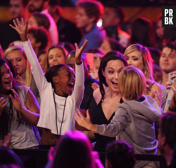 Angelina Jolie avec ses filles Zahara et Shiloh aux Kids Choice Awards 2015, le 28 mars 2015 à Los Angeles