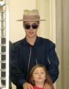 Justin Bieber s'occupe de sa petite-soeur Jazmyn le 23 avril 2015 à Los Angeles
