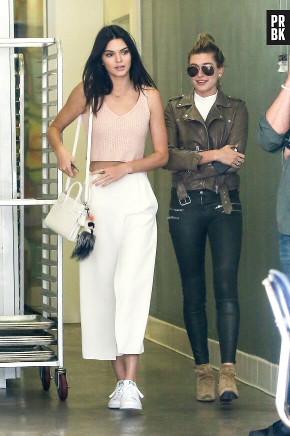 Hailey Baldwin et Kendall Jenner le 23 avril 2015 à Los Angeles