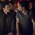 The Vampire Diaries saison 6, épisode 20 : Damon (Ian, Somerhalder) et Enzo (Michael Malarkey) sur une photo