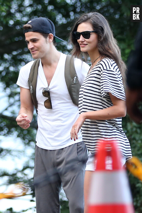 Paul Wesley et Phoebe Tonkin en vacances à Rio de Janeiro le 1er mai 2015