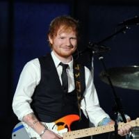 Ed Sheeran au bord des larmes lors d&#039;une demande en mariage de fans sur scène