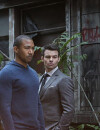 The Originals saison 2, épisode 22 : Marcel (Charles Michael Davis) et Elijah (Daniel Gillies) sur une photo