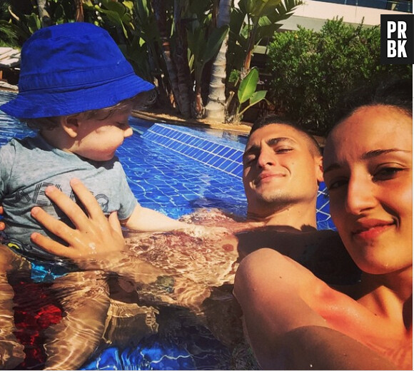 Marco Verratti au soleil avec son fils Tommaso et sa copine Laura, en mai 2015 à Ibiza