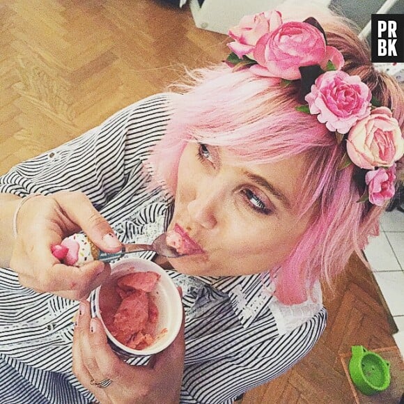 Bérengère Krief avec les cheveux roses sur Instagram, le 11 mai 2015 sur Instagram