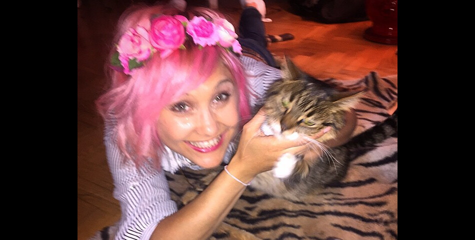  B&amp;eacute;reng&amp;egrave;re Krief avec les cheveux roses sur Instagram, le 9 mai 2015 sur Instagram 