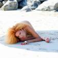 Afida Turner sexy et à moitié nue sur une plage de Monaco, mai 2015