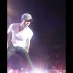 Enrique Iglesias en sang sur scène : le chanteur blessé par... un drone