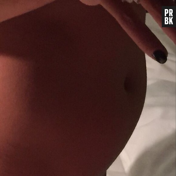Ayem Nour enceinte ? Une photo d'un ventre rond sur Instagram, le 8 juin 2015