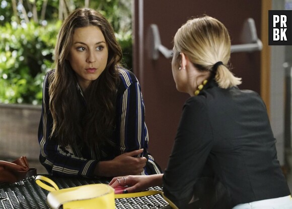 Pretty Little Liars saison 6, épisode 5 : Spencer (Troian Bellisario) sur une photo