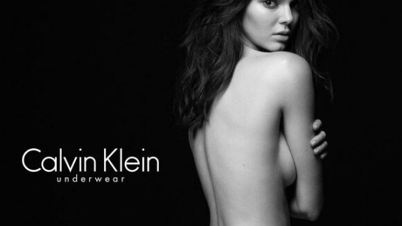 Kendall Jenner en string et topless : sa pub très sexy pour Calvin Klein