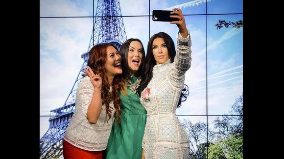 Kim Kardashian : tout le monde peut désormais prendre un selfie avec la bimbo !