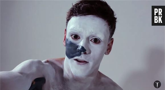 Tom Daley : le nageur sexy se transforme en requin le temps d'un shooting