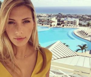 Camille Cerf sexy pendant ses vacances à la Réunion