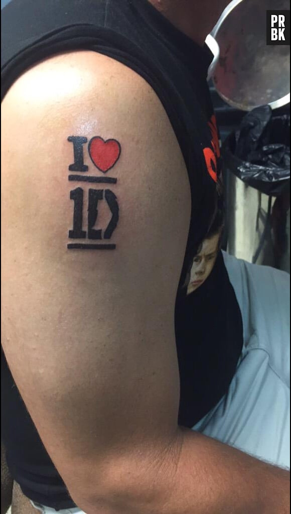 Roger Fraser s'est fait un tatouage One Direction pour récupérer des places de concert du groupe... en vain
