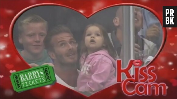 David Beckham et Harper filmés par une Kiss Cam