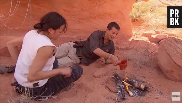 Michelle Rodriguez mange une souris bouillie dans son urine avec Bear Grylls pour l'émission Running Wild
