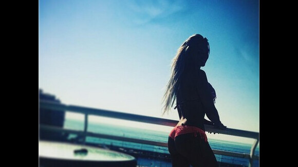 Emilie Nef Naf sexy en bikini : ses fesses affolent Instagram