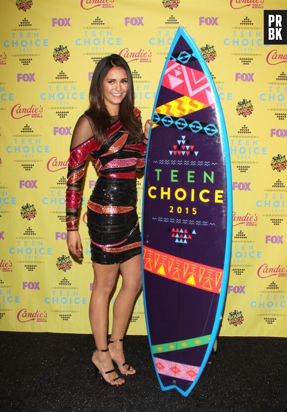 Nina Dobrev gagnante aux Teen Choice Awards le 16 août 2015