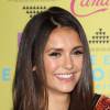 Nina Dobrev souriante aux Teen Choice Awards le 16 août 2015