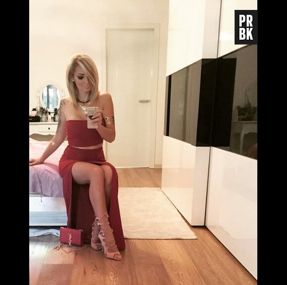 Emilie Nef Naf en femme fatale sur Instagram