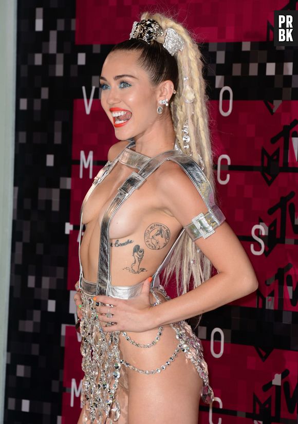 Miley Cyrus nue aux MTV VMA 2015