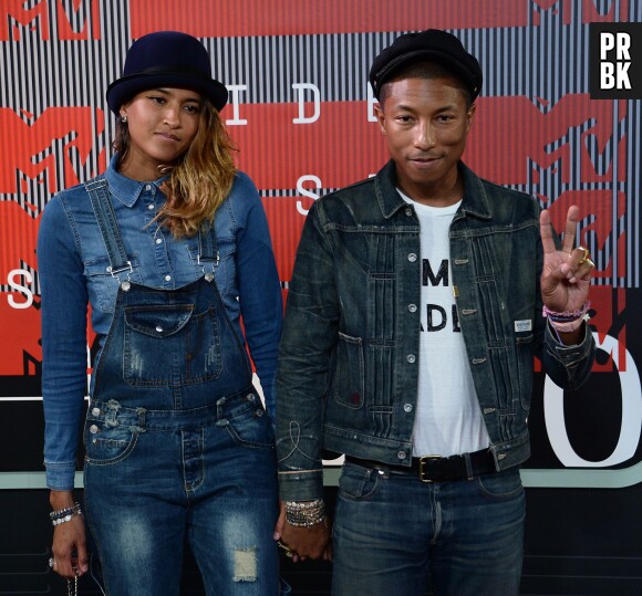 Helen Lasichanh et Pharrell Williams aux MTV VMA 2015