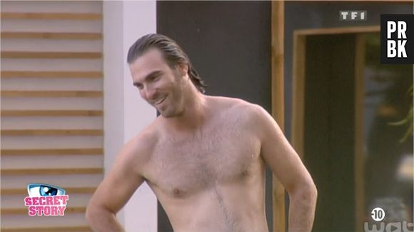 Secret Story 9 : Rémi, Ali, Loïc et tous les garçons en mode sexy pour l'élection de Mister Secret