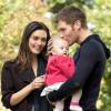 The Originals : Hayley, Klaus et leur fille Hope sur une photo de la saison 2