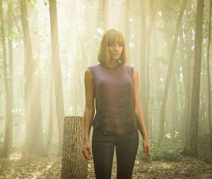 Under the Dome saison 3, épisode 13 : la Reine sur une photo