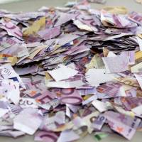 20 000 euros retrouvés déchirés dans une poubelle... Et personne ne sait pourquoi !