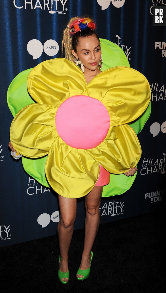 Miley Cyrus sexy en fleur à un gala de charité organisé par James Franco le 17 octobre à Los Angeles