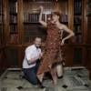 Fauve Hautot prend la pose avec sa robe en chocolat avant le Salon du Chocolat 2015