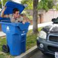 Teen Wolf saison 5 : Ryan Kelley (Parrish) caché dans une poubelle sur Instagram