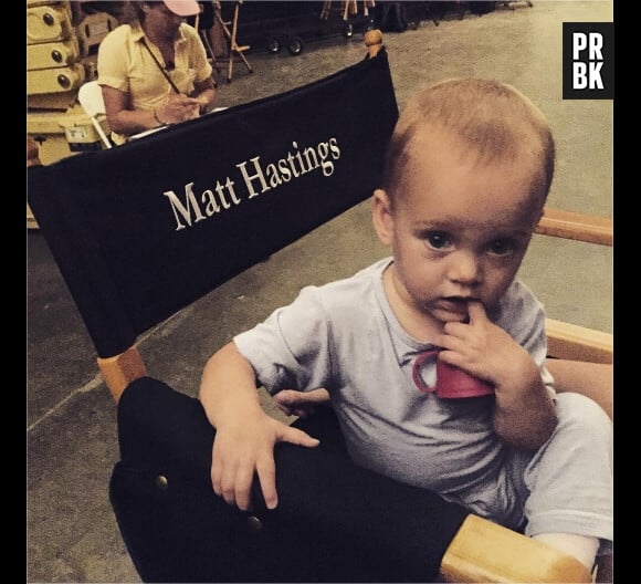 L'une des jumelles qui joue Hope sur le tournage de The Originals