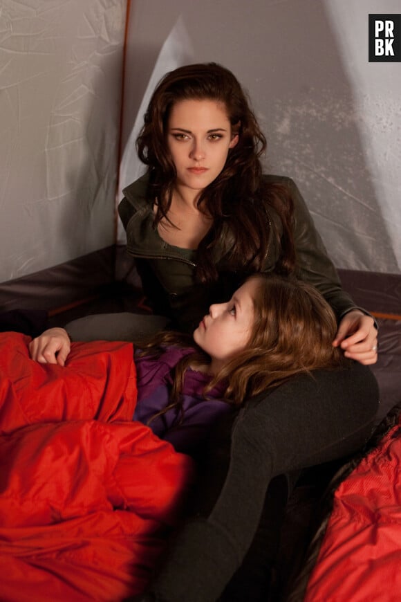 Mackenzie Foy et Kristen Stewart dans Twilight 5